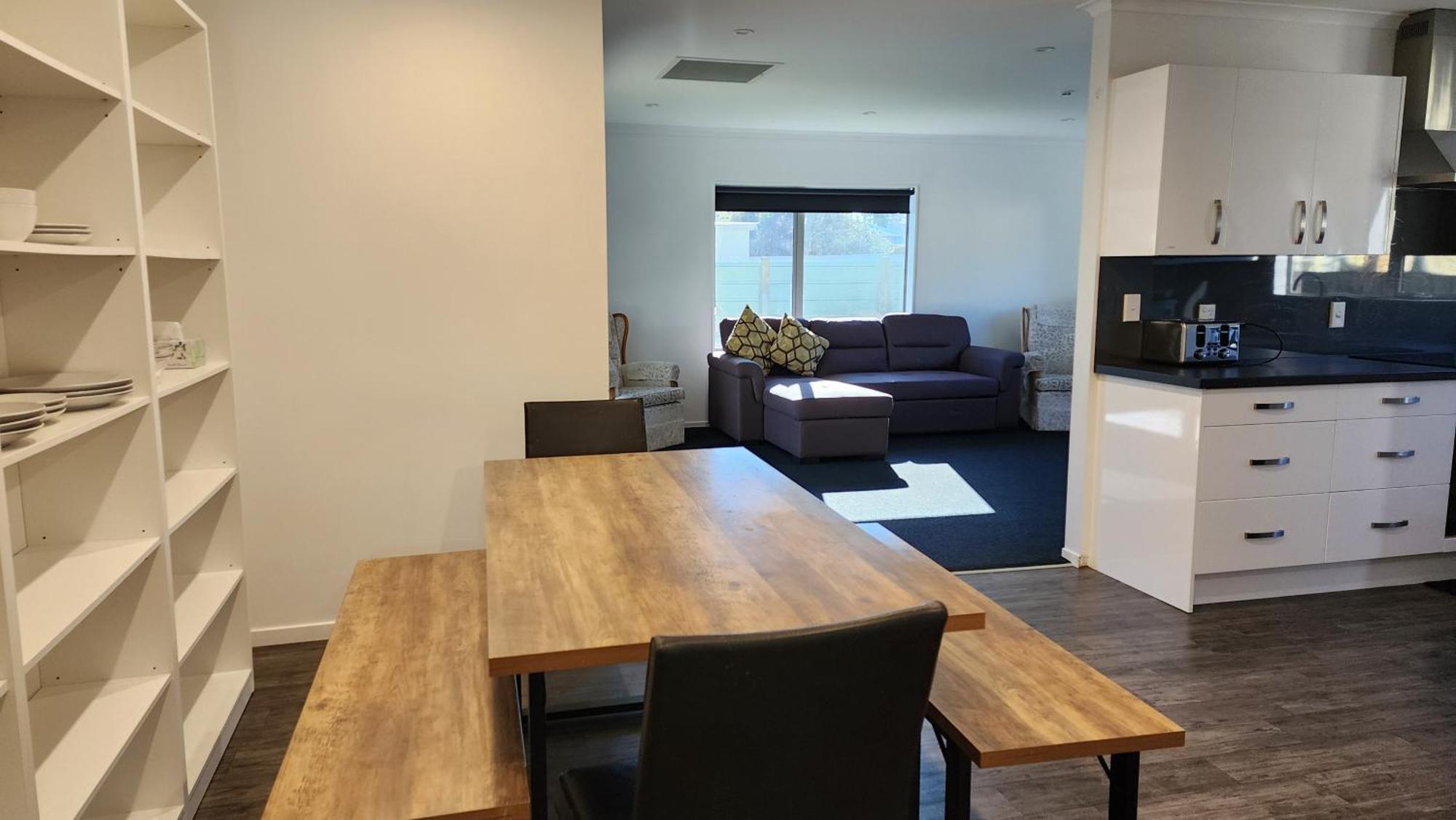 Oaktree Entire Holiday Home, Sleeps 8 To12 Rotorua Exterior photo