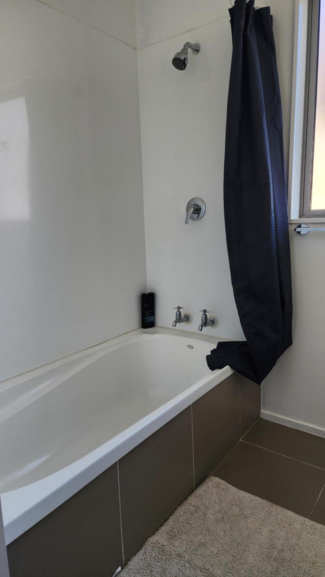 Oaktree Entire Holiday Home, Sleeps 8 To12 Rotorua Exterior photo
