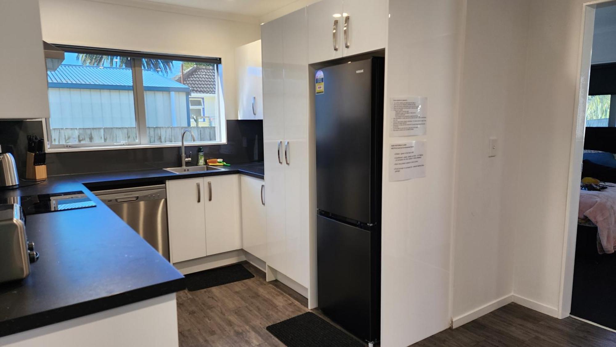 Oaktree Entire Holiday Home, Sleeps 8 To12 Rotorua Exterior photo
