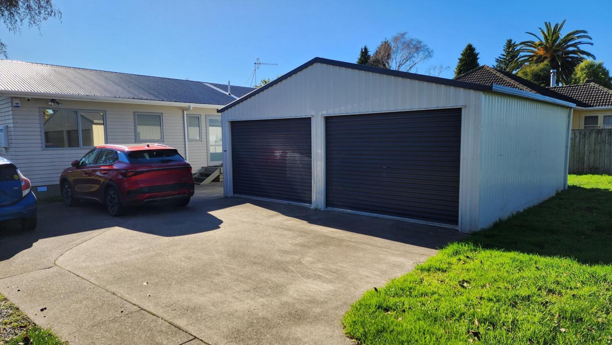 Oaktree Entire Holiday Home, Sleeps 8 To12 Rotorua Exterior photo